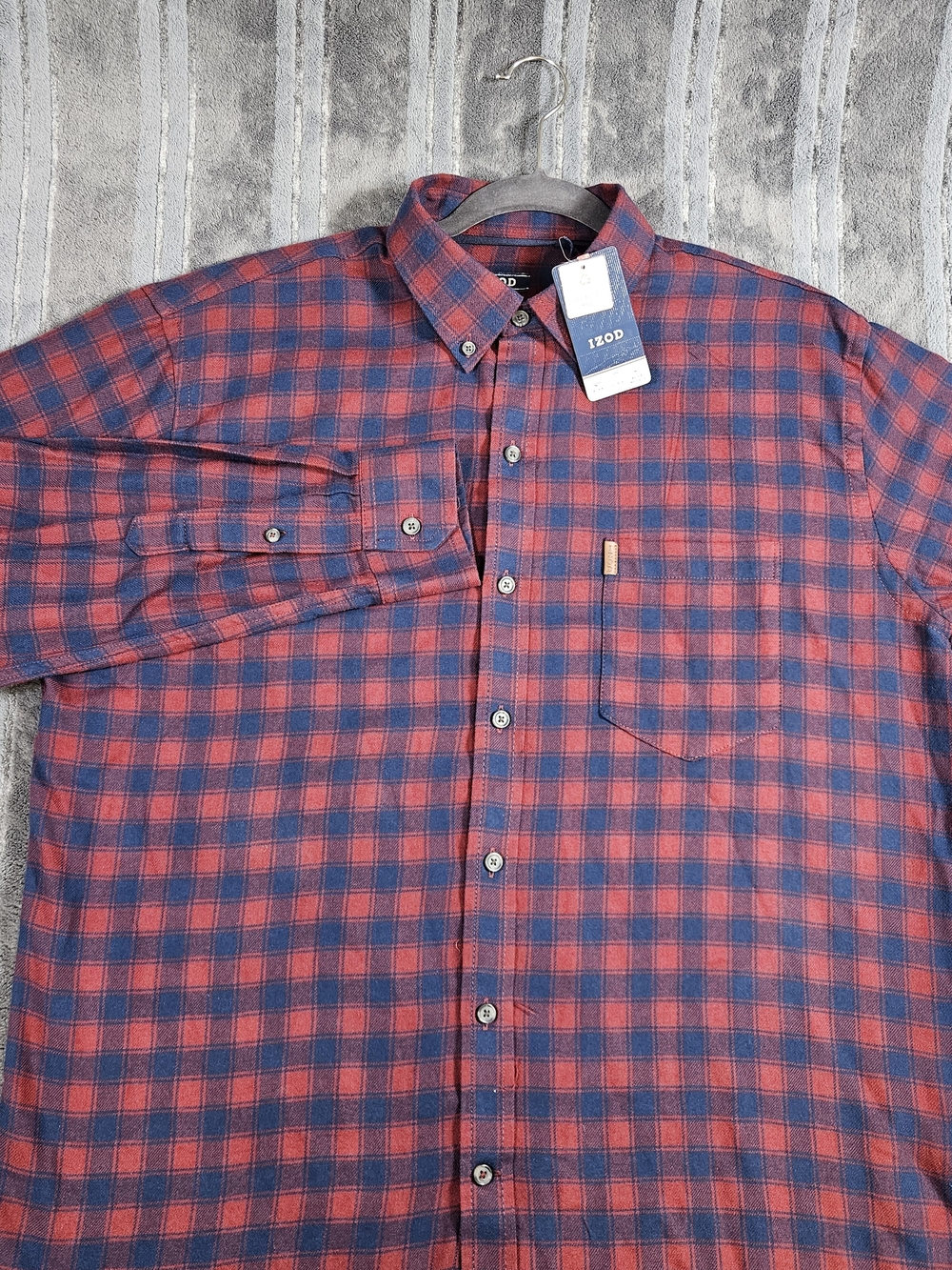 Izod Men’s Red and Blue Plaid Button-Down Shirt Size L